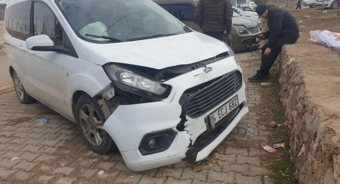 Deprem bölgesindeki gazeteci Abdurrahman Gök trafik kazası geçirdi