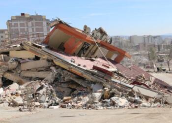 17 gün geçti: Derme çatma çadırlarda yaşamaya çalışıyorlar