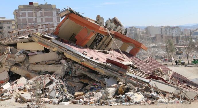 17 gün geçti: Derme çatma çadırlarda yaşamaya çalışıyorlar