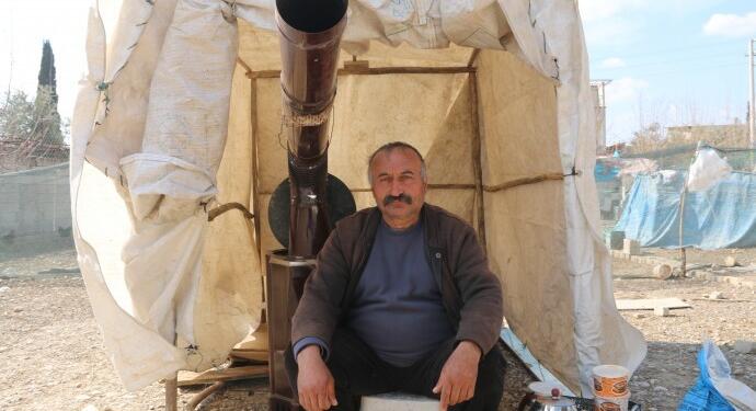 Çadırı olmadığı için donma tehlikesi geçirdi