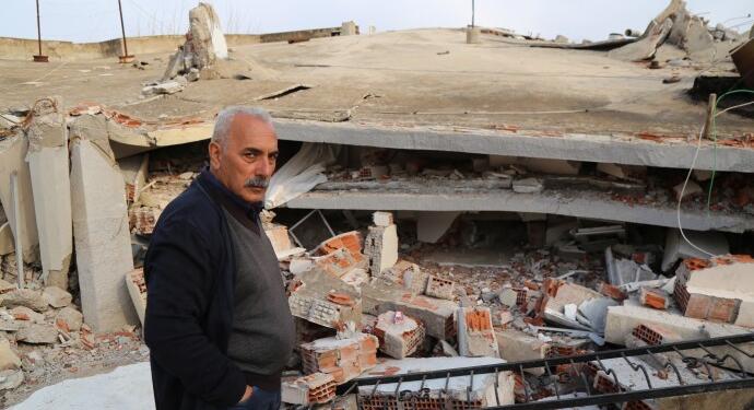 Kızılay’dan depremzedeye: Kepçe tutun kurtarın
