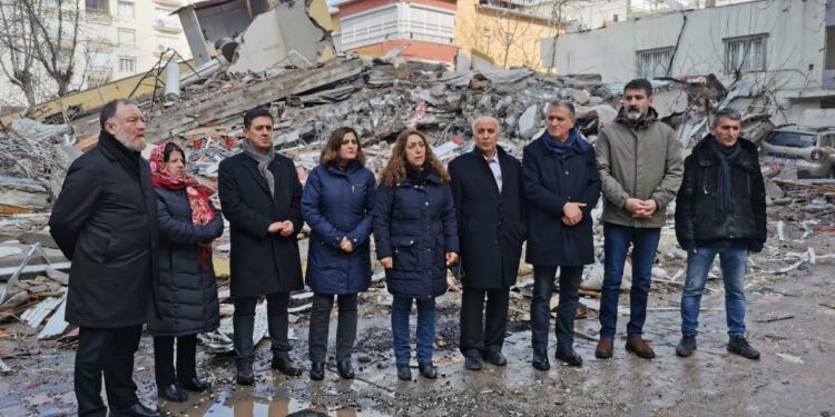 DBP ve HDP heyeti depremin merkez üssünde: Devlet enkaz altında kaldı