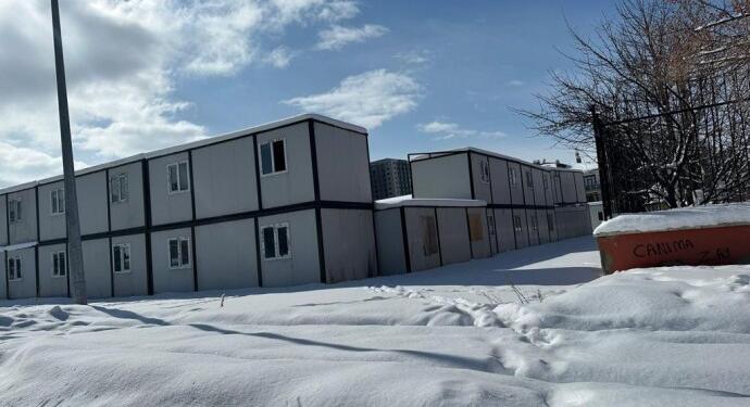 Konteynırlara el koyup Sağlık Bakanlığı’nın tırlarına yüklediler