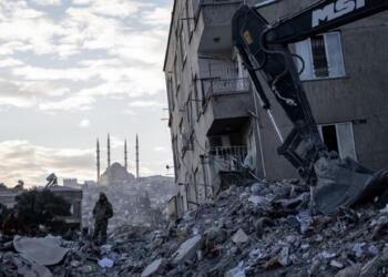 Depremlerde can kaybı 44 bin 218 kişiye yükseldi