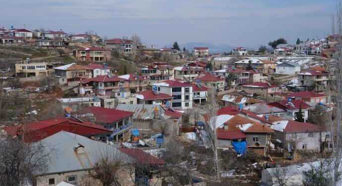 Depremde ayakta kalan Soku Milyanlı köyü, evlerini depremzedelere açtı