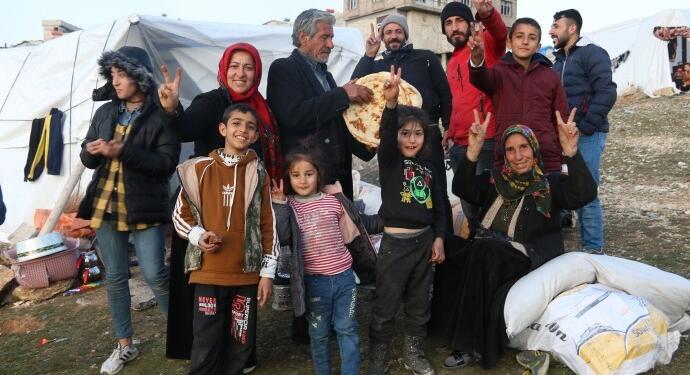 Botanlı kadınların pişirdiği 30 bin tandır ekmeği deprezelere ulaştı