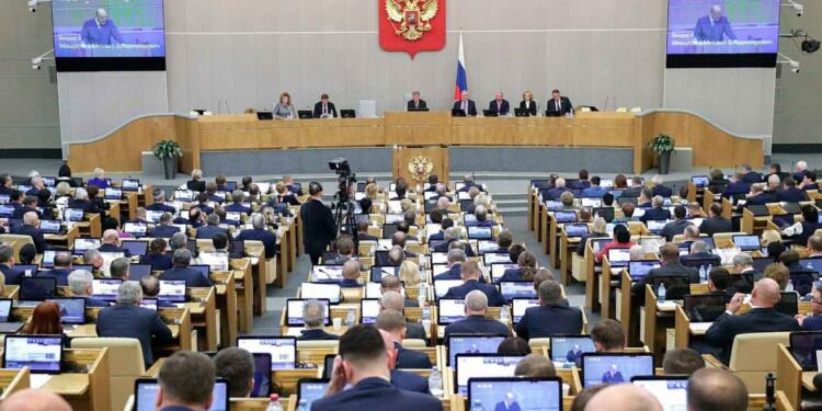 Rusya nükleer silah anlaşmasını askıya alıyor