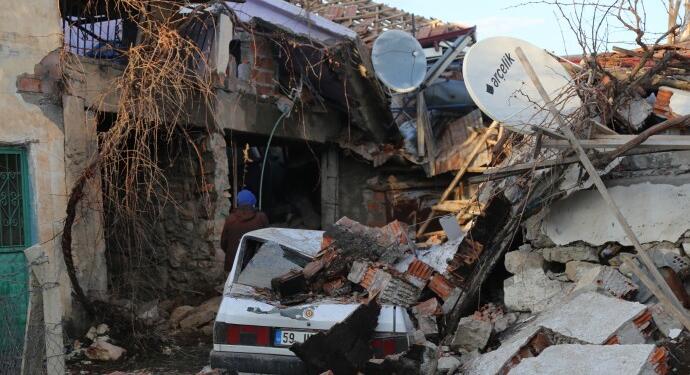 11 can kaybı olan 350 haneli köye 3 çadır