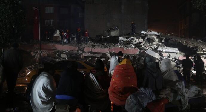 4 gündür ulaşıma açılmayan Hançerli köyü donuyor