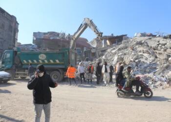 Hatay’da arama-kurtarma yerini enkaz kaldırmaya bıraktı