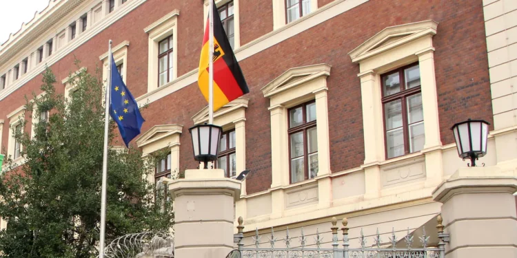 Kapalı konsolosluk sayısı 6’ya yükseldi, Fransız Lisesi de kapalı olacağını duyurdu