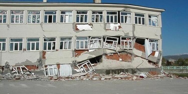 İstanbul’da riskli 93 okula tahliye kararı