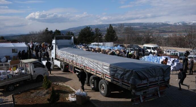 Kayyum atanan yardım merkezindeki yardımlar dağıtılmıyor