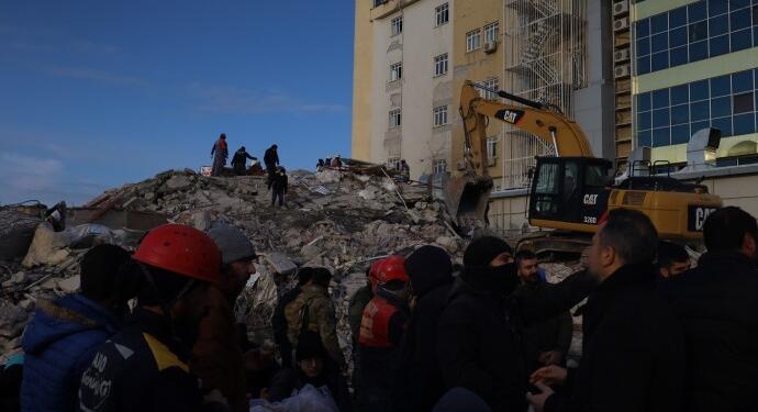 Avşar Otel enkazından 6 kişi kurtarıldı