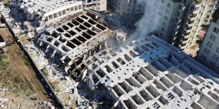 Rönesans Rezidans’ın müteahhidi tutuklandı