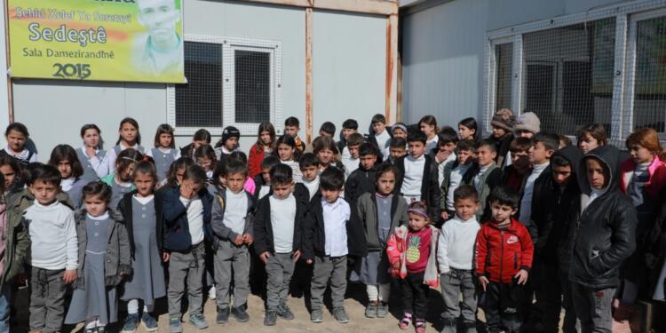 Şengal’de anadil gününde öğrencilerle buluştular