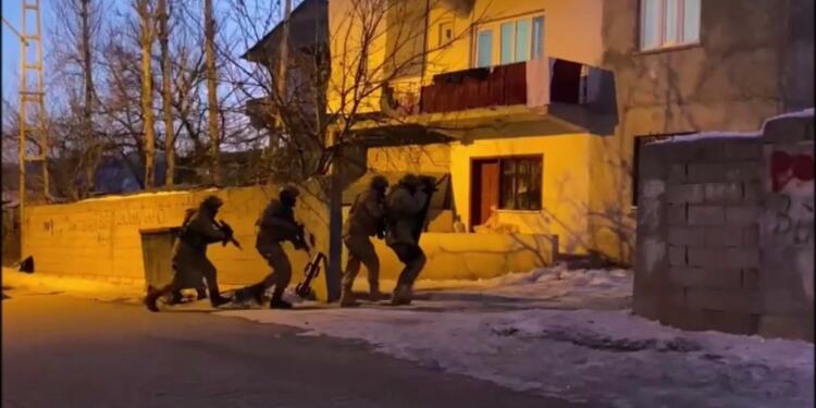 Wan’da 3 kadın gözaltına alındı