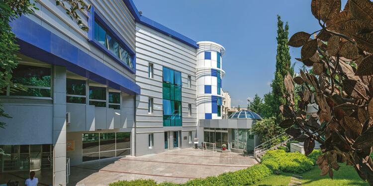 Lise öğrencileri Musevi öğrencilere karşı Nazi selamı verdi