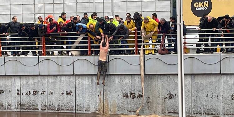 Deprem bölgesini sel vurdu: Can kaybı 14’e yükseldi