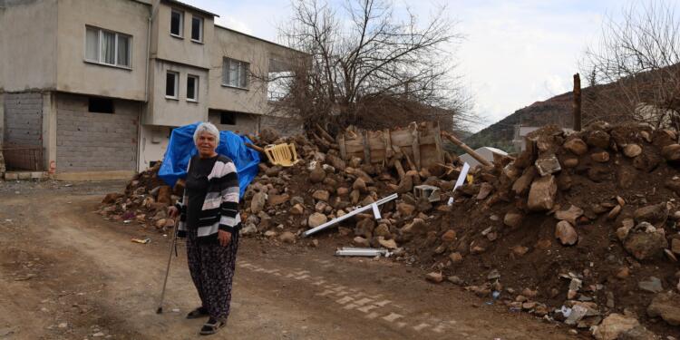 Depremzede: Karar verme yetimizi kimseye bırakmayacağız