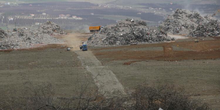 Üç Alevi köyünün ortasına moloz dökülüyor: Halk tepkili
