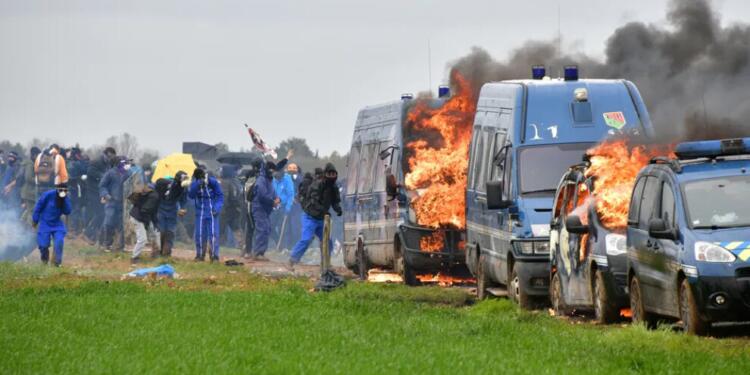 Fransa’da su eylemine polis saldırdı: En az 200 yaralı