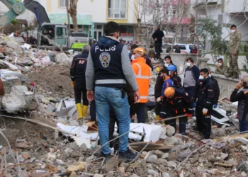 Depremin üstünden günler geçti: Enkaz altlarından cansız bedenler çıkarılıyor