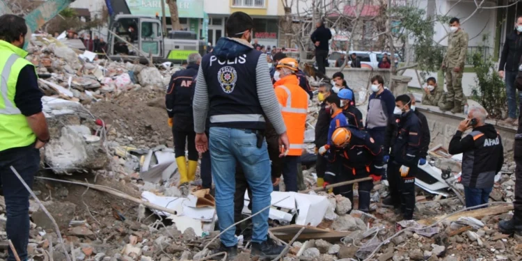 Depremin üstünden günler geçti: Enkaz altlarından cansız bedenler çıkarılıyor