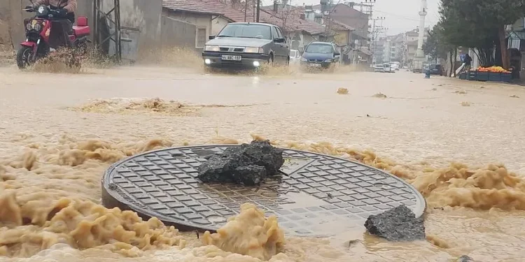 Xarpêt ve Meletî’de sel: Dereler taştı