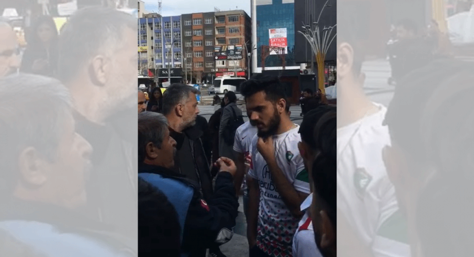 Kayyumun zabıtaları Amedspor formalı gençlere müdahale etti