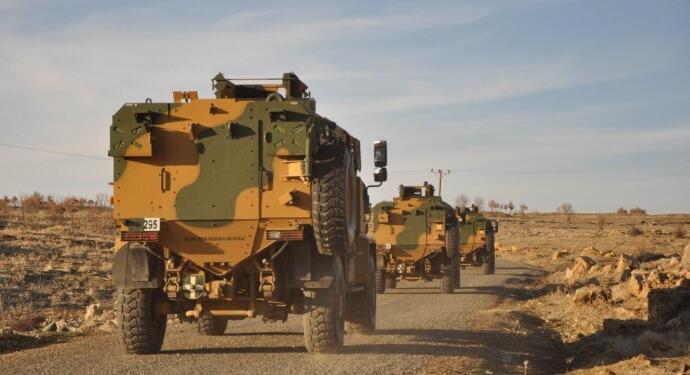 Gever’de askeri abluka: Evlerin kapıları kırıldı