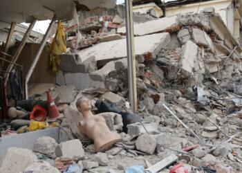 Enkaz altında cansız bedenler çıkınca Mereş’te çalışmalar durdu