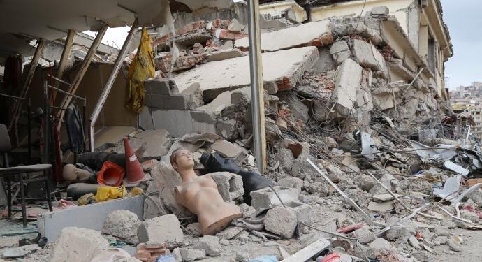 Enkaz altında cansız bedenler çıkınca Mereş’te çalışmalar durdu