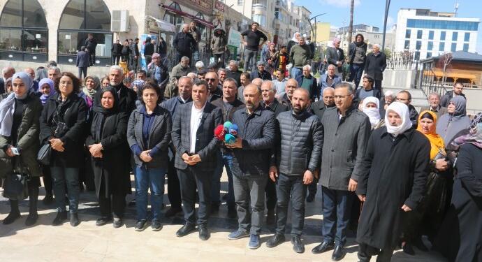 23 siyasetçinin tutuklanmasına tepki: Adeta bir tiyatro