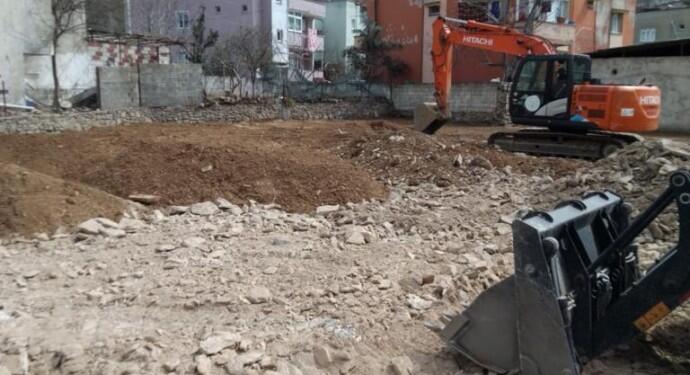 ‘Belediye gelip tapulu arsamıza kondu’