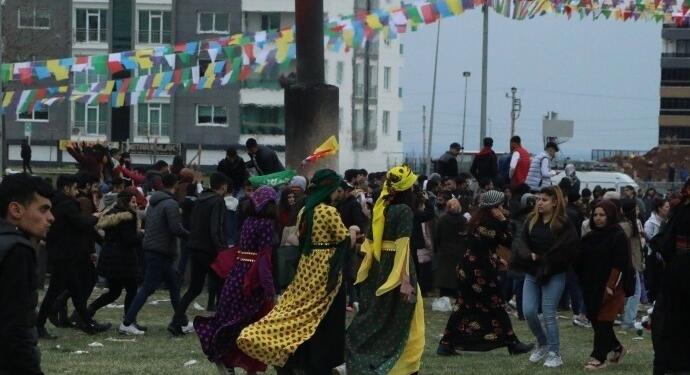 Amed hazır: Yeni yaşamı örme Newroz’u