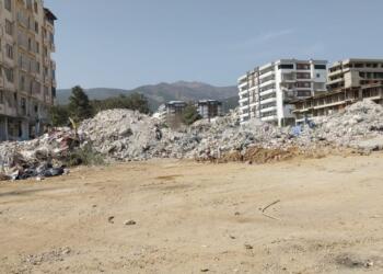 Enkaz altında kalan 2 çocuk kayıp