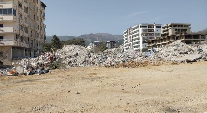 Enkaz altında kalan 2 çocuk kayıp