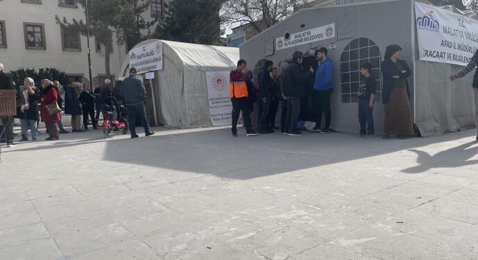 Depremden bir ay geçmesine rağmen hala çadır yok