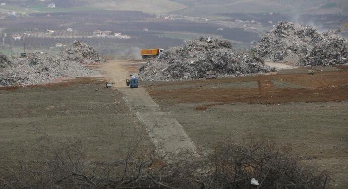 Molozlar tehlike saçıyor yetkililer izliyor