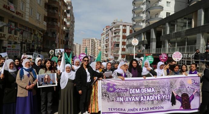 Kurdistan’da kadınlar alanlara çıktı: Yasımız mücadelemizin gerekçesidir