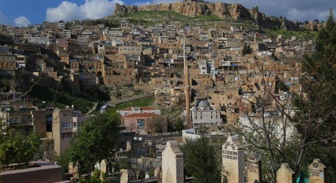 Kayyum seçim gelmeden taşınmazları satışa çıkardı