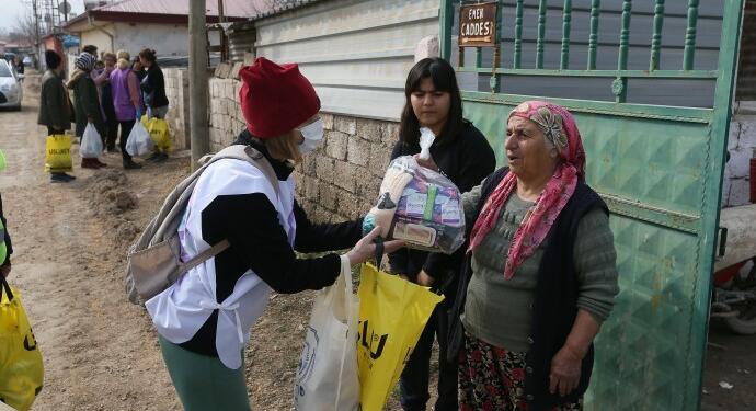 8 Mart deprem kentlerinde karşılanıyor: Enkazların altından yaşamı yeniden örgütleyeceğiz