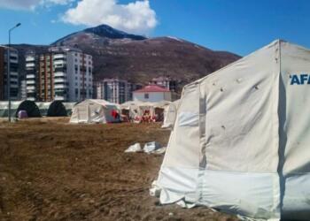 Çadır kentlerde Suriyelilere ayrımcılık: Su yok, yemek yok, hakaret ve kötü muamele var