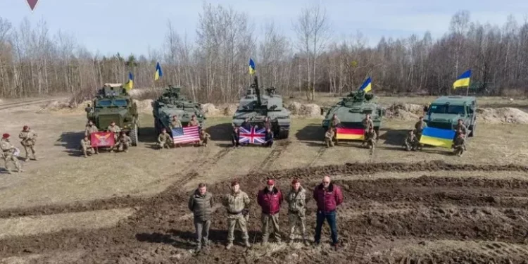 Ukrayna’nın uzun süredir istediği tankların ilk partisi teslim edildi