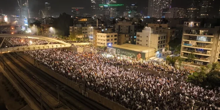 İsrail’de yüzbinler Netanyahu’ya karşı sokakta