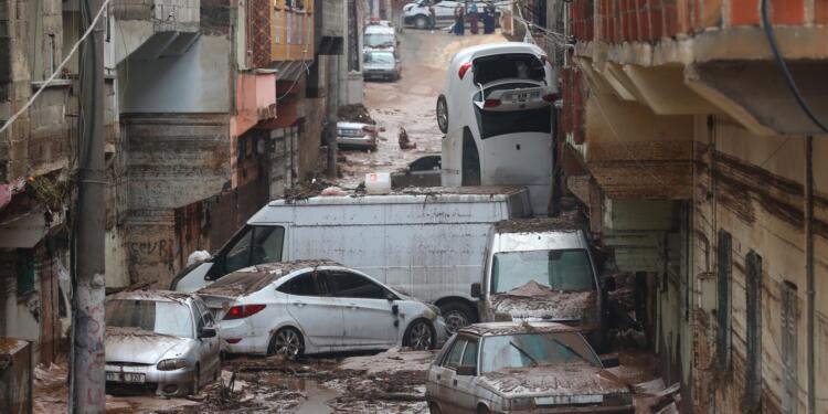 Meteoroloji deprem bölgesinde kuvvetli yağış için uyardı