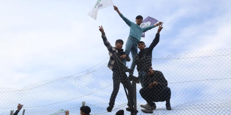 Amed’de milyonlar haykırdı: Newroz’a merhaba AKP’ye elveda