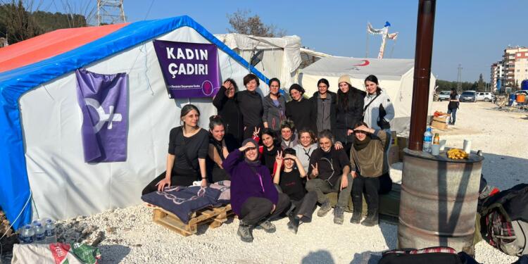Kadınlar 8 Mart’ta deprem bölgesinde: Devlet yok, biz varız