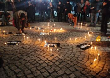 Depremde hayatını kaybeden yurttaşlar anılıyor
